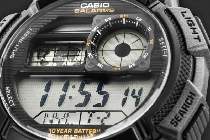 Orë dore për meshkuj Casio, e zezë