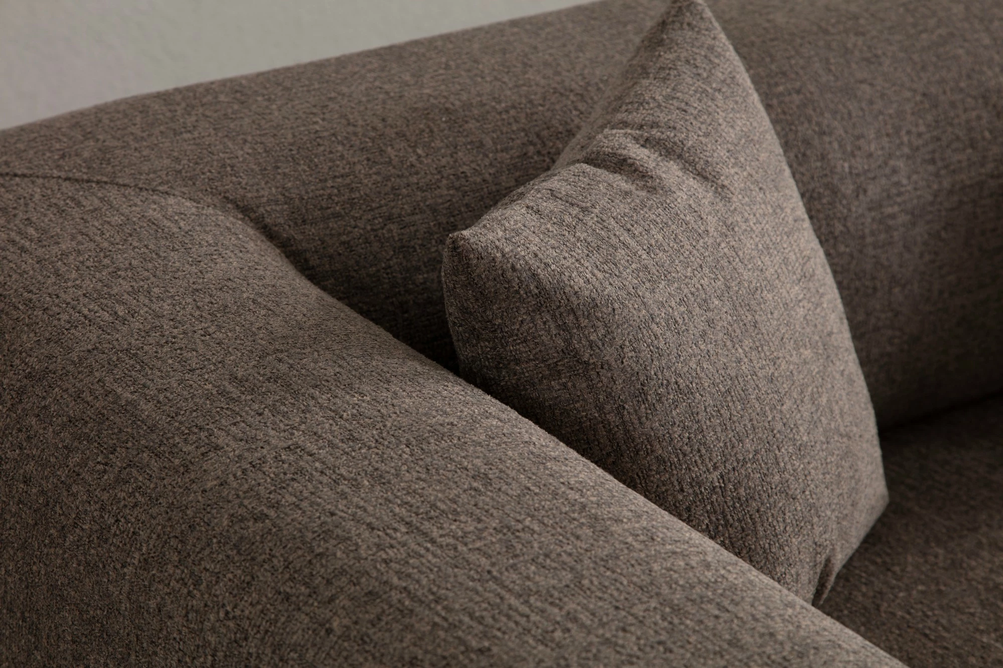 Divan treshe Gio, kafe, Atelier del Sofa