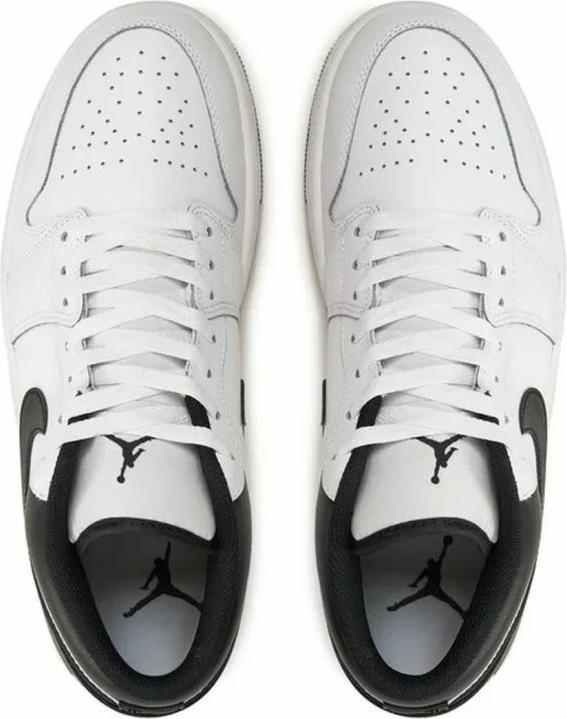 Atlete për meshkuj Nike Jordan, të bardha dhe të zeza