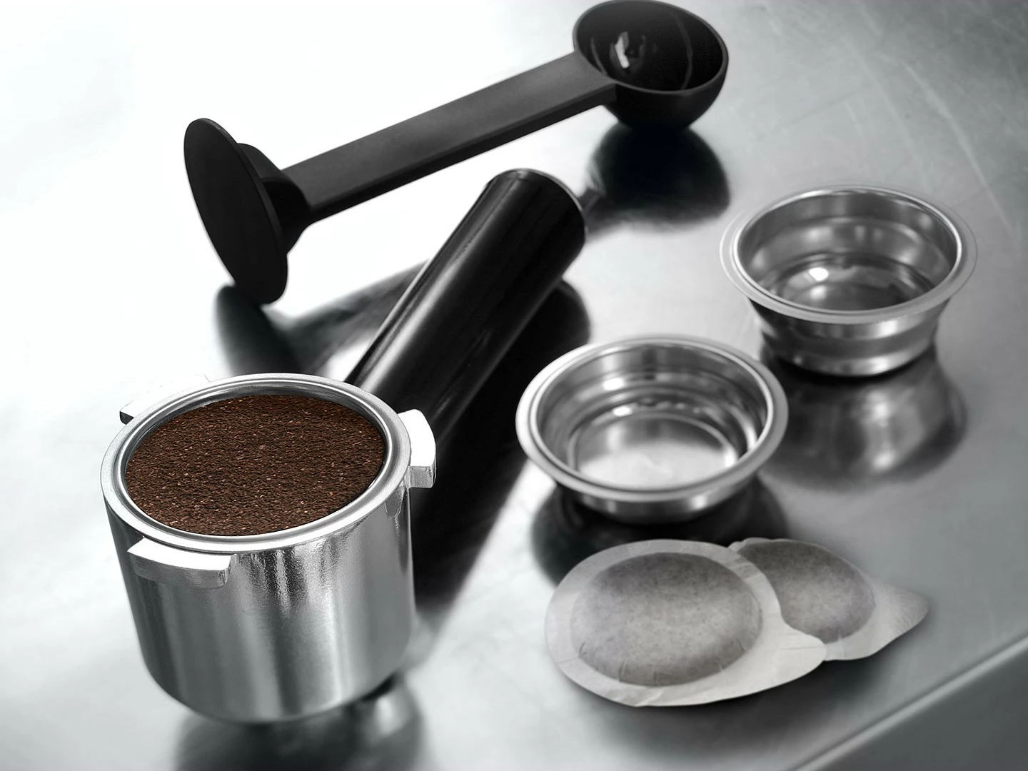 Makinë espresso De’Longhi Dedica Style EC 685.BK, 1.1 L, Coffee pod, Ground coffee, 1300 W, E zezë, Argjend