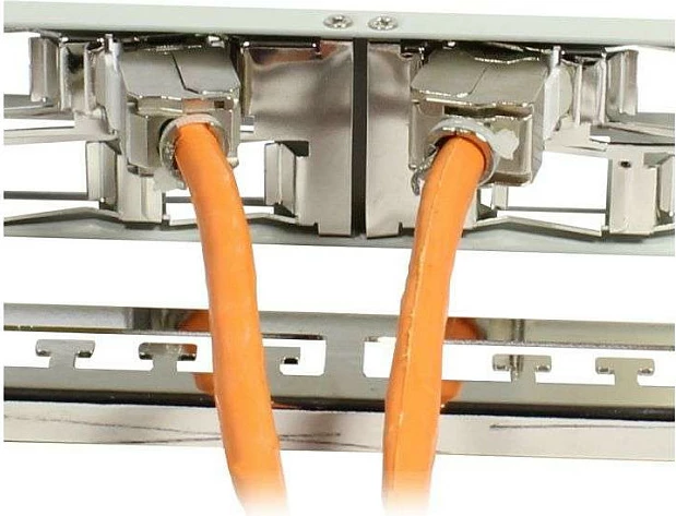 Patch panel Synergy21 Keystone 19", 24 porta, 1U, 45°, gri e çelët