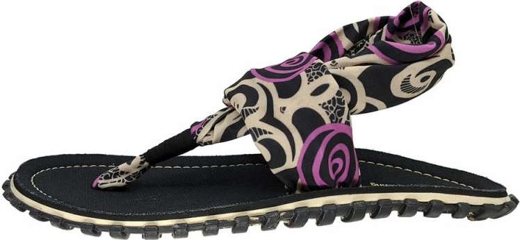 Papuqe për femra Gumbies, të zeza