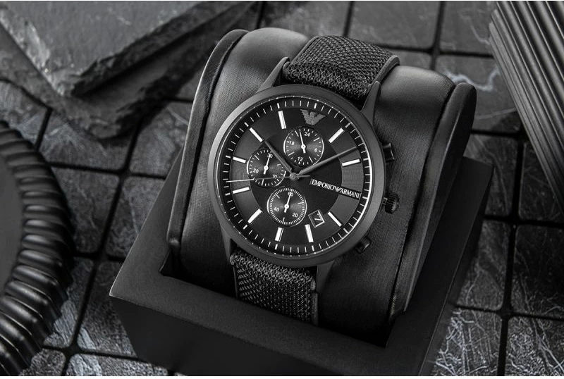 Orë dore për meshkuj Emporio Armani, e zezë