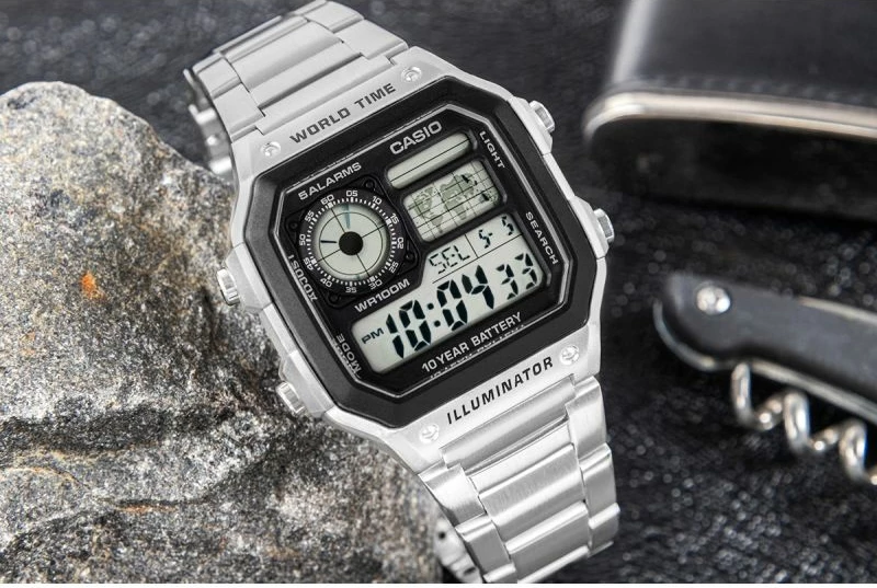 Orë dore meshkuj CASIO AE-1200WHD-1AVEF, argjendtë, me kuti