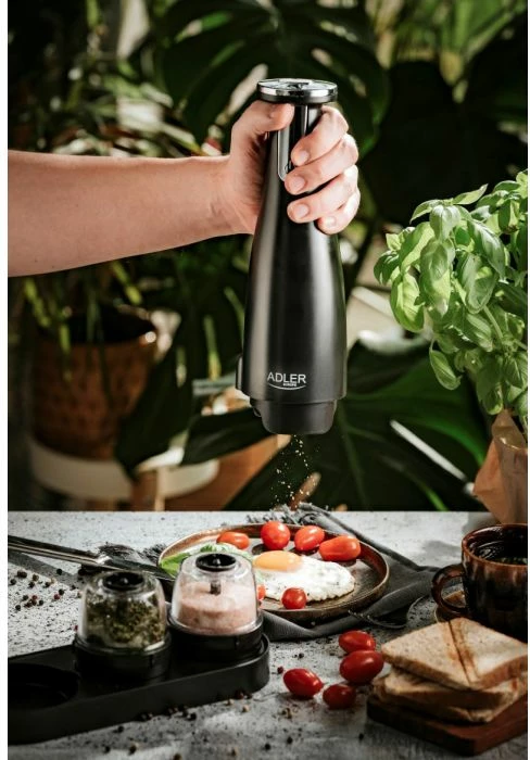 mulli elektrik kripë/piper Adler AD4449b, 3 grirës të ndërrueshëm, 150 ml, USB-C, mat i zi, set