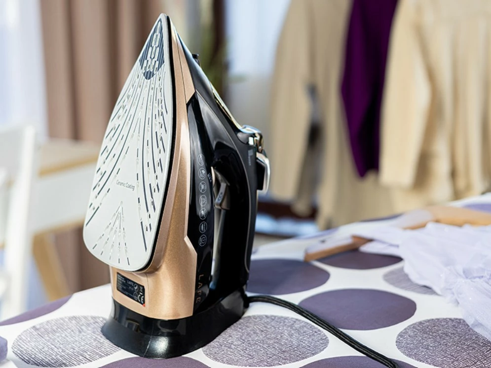 Hekur me avull, Lafe, VaporMax LAFZEL47583, 3000 W, shollë qeramike, depo uji 320 ml, kabllo 1.8 m, bezhë/zi