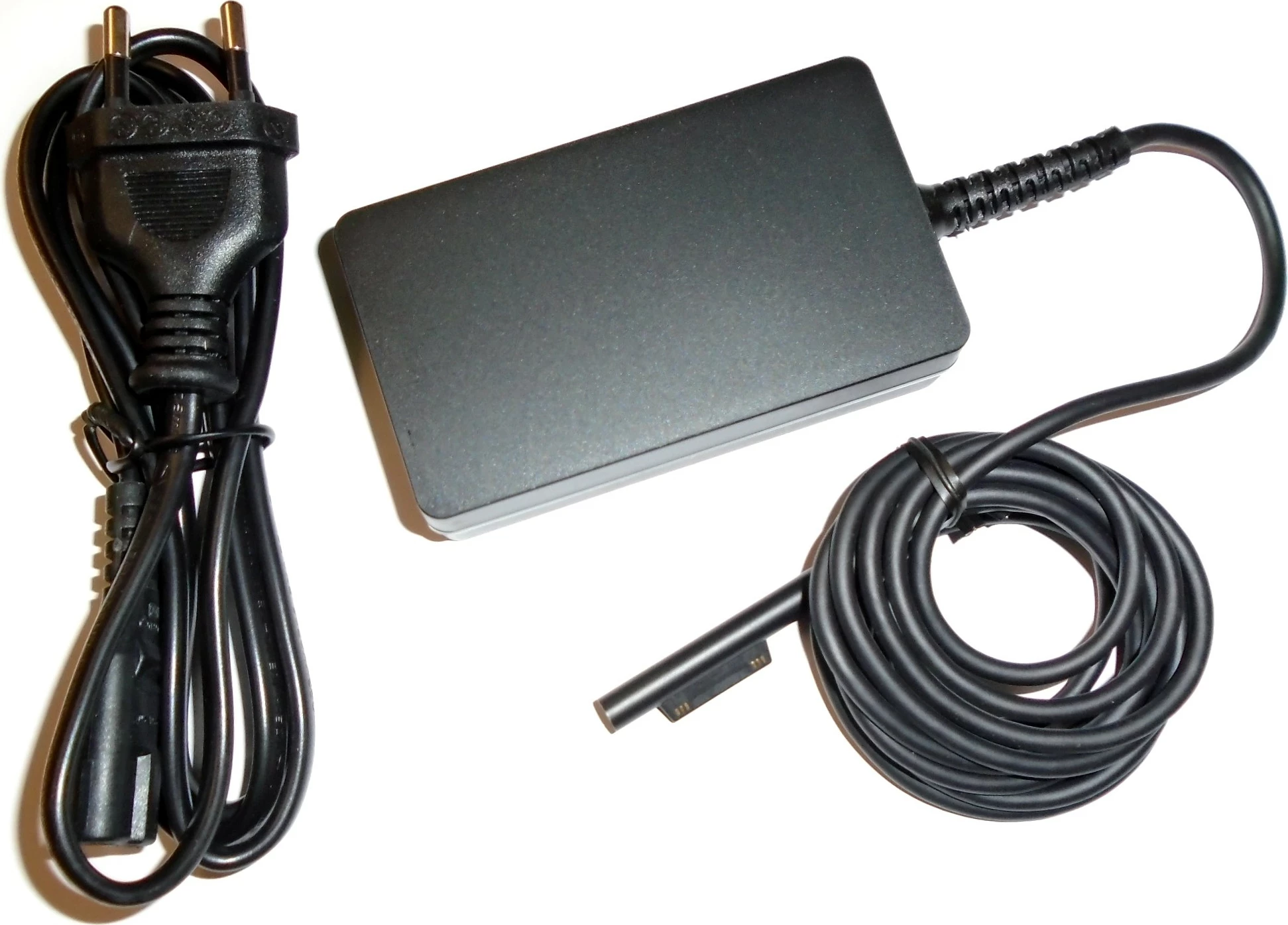Karikues universal BTI për Microsoft Surface Pro 4/5, 130W, 5-20V, USB-A, i zi