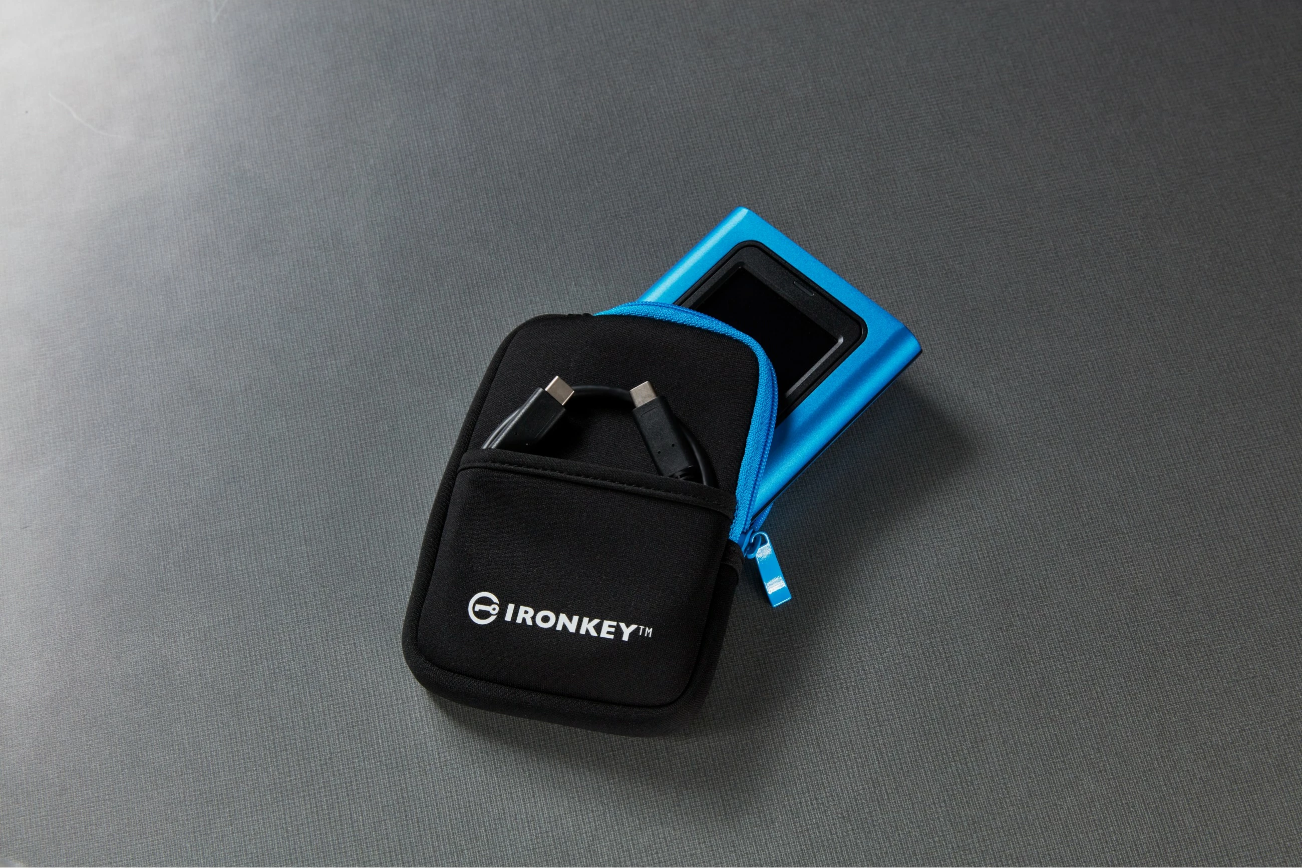 SSD i jashtëm Kingston IronKey Vault Privacy 80, 3.84 TB, Blue