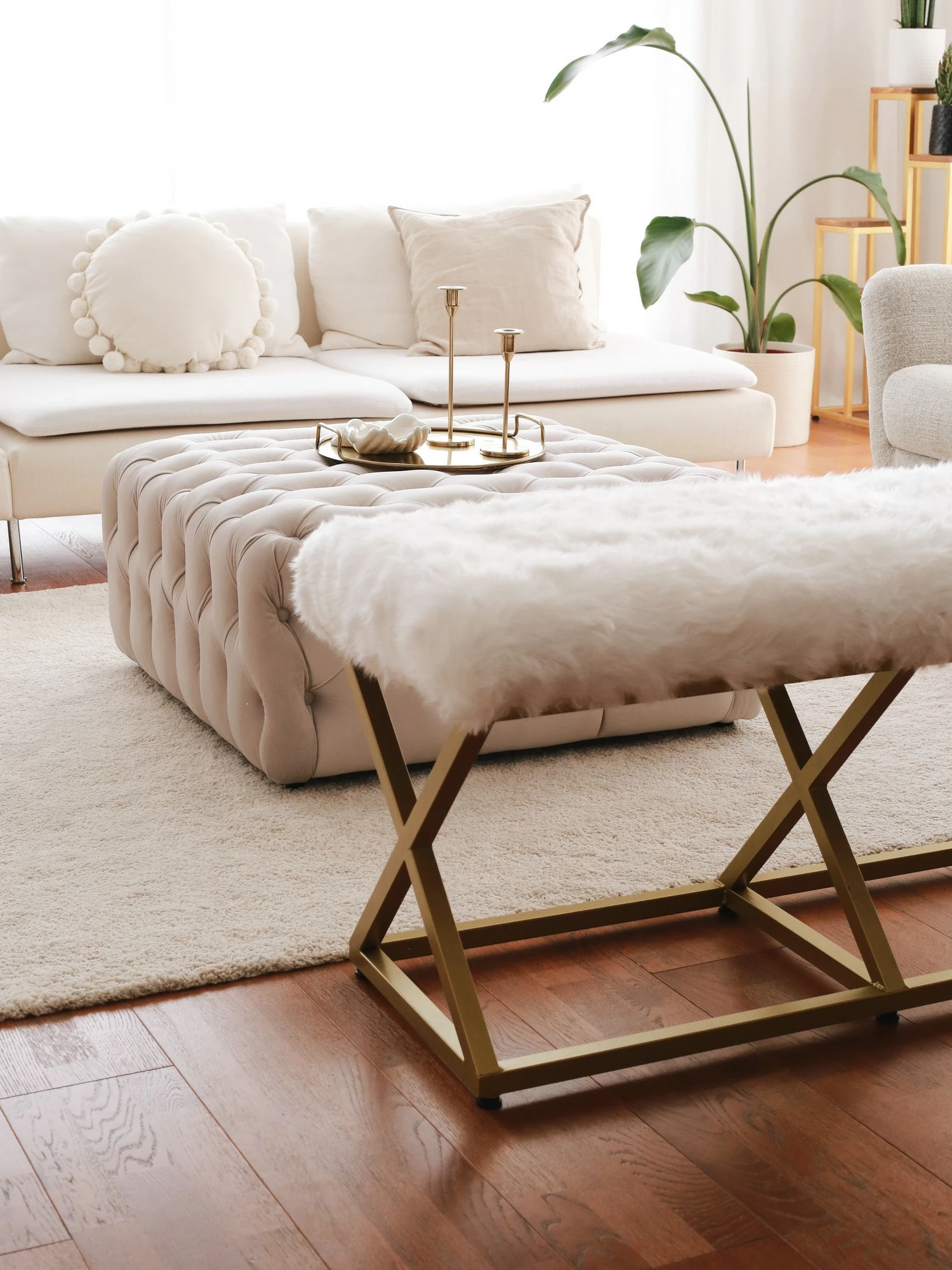 Bankë Atelier del Sofa, pelush Capraz, ngjyrë ari dhe e bardhë