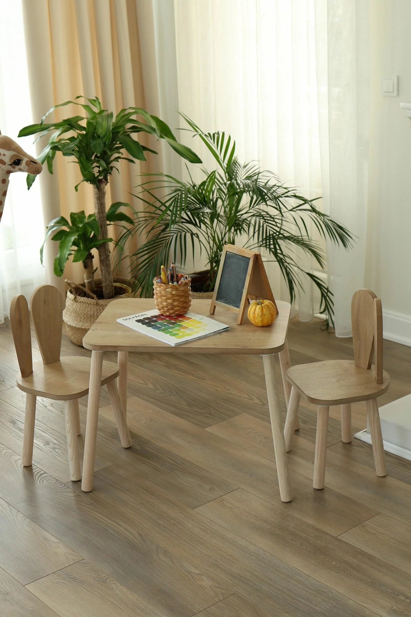 Set tavoline për fëmijë Hanah Home, Bunny, një karrige, ngjyrë kafe
