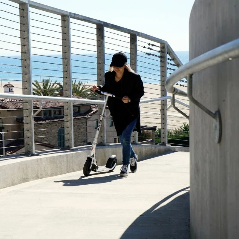 Skuter për fëmijë Razor, i argjendtë