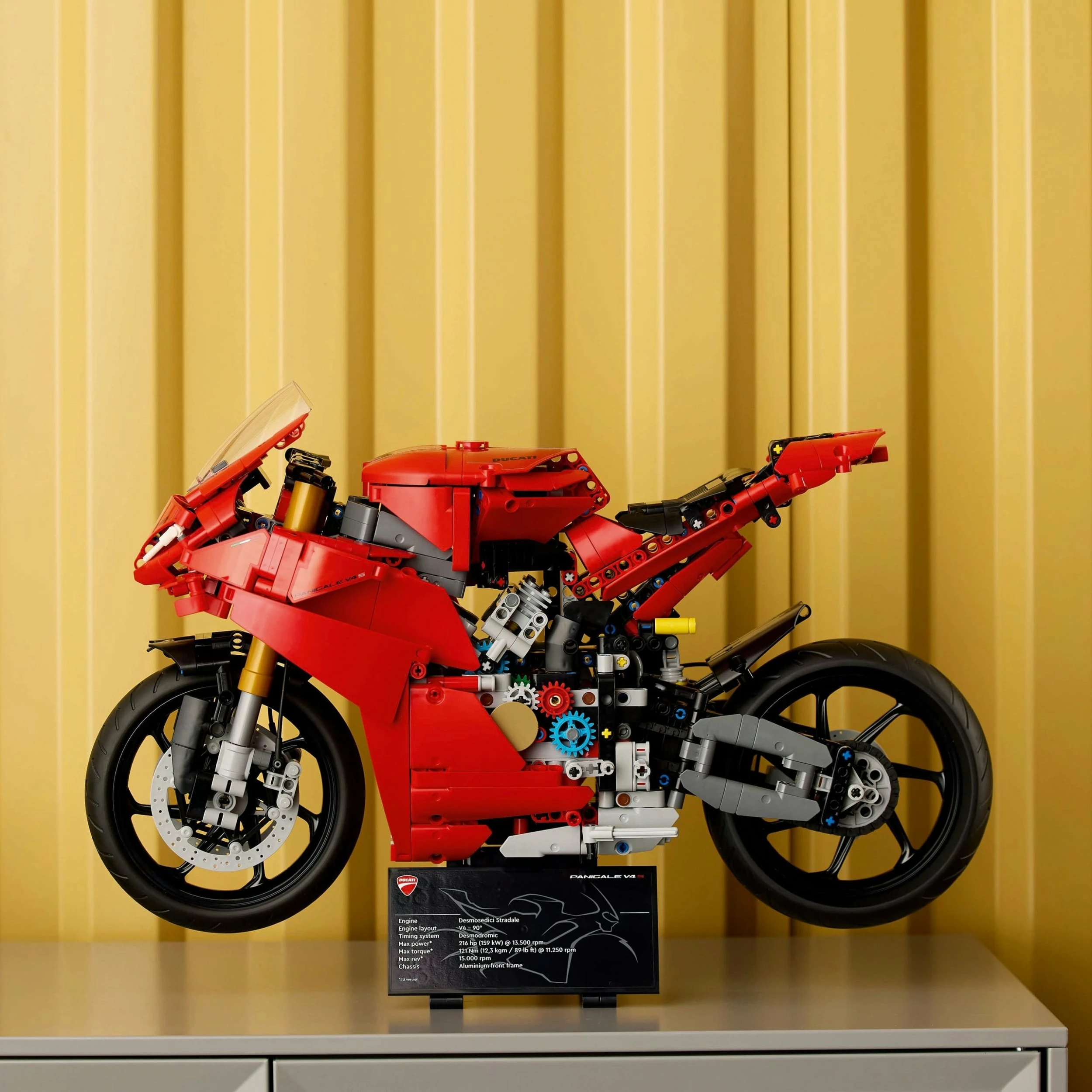 Set LEGO Technic motoçikletë Ducati Panigale V4 S 42202, 1603 pjesë, e kuqe