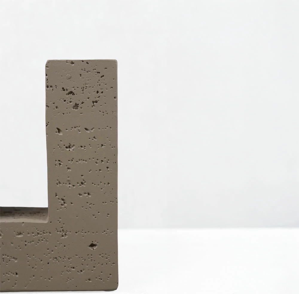 Mbajtës qirinjsh FLUX I, rrëshirë, ngjyrë kafe, 12x4x16cm