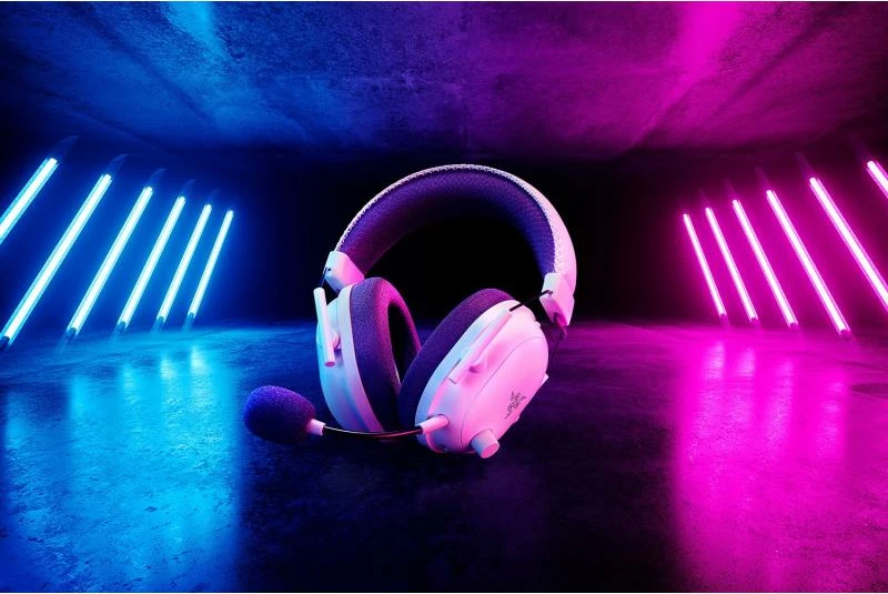 Kufje me mikrofon wireless, Razer BlackShark V2 Pro 2023 RZ04-04530200-R3M1, 50 mm, HyperSpeed 2.4 GHz, THX Spatial Audio, 70 orë bateri, USB-C, e bardhë