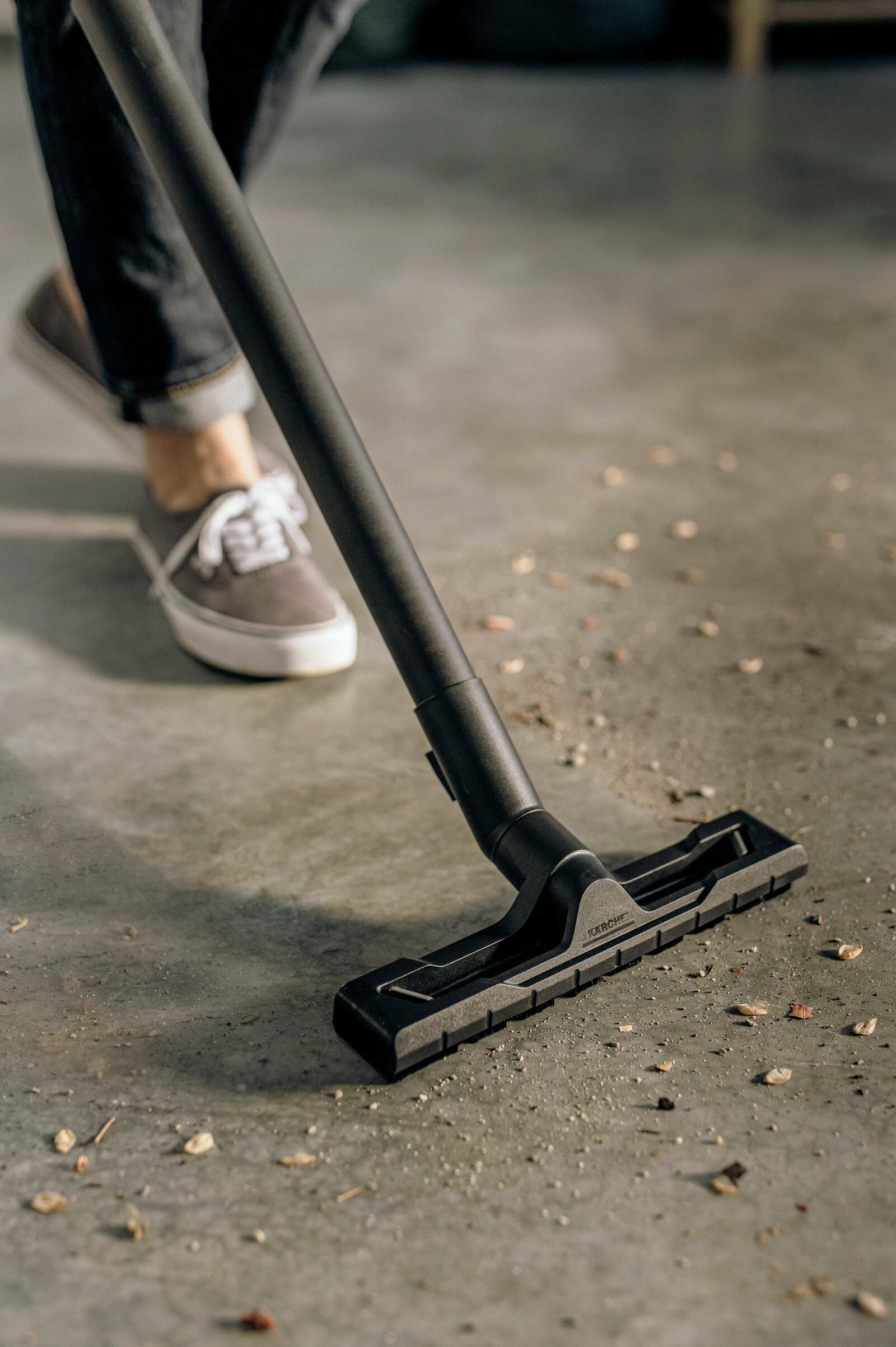 Fshesë me korrent industriale Karcher WD 2 Plus S V-15/4/18/C, 1000 W, depo 15 L, thithje e thatë/lagësht, e verdhë/argjend, set me aksesorë