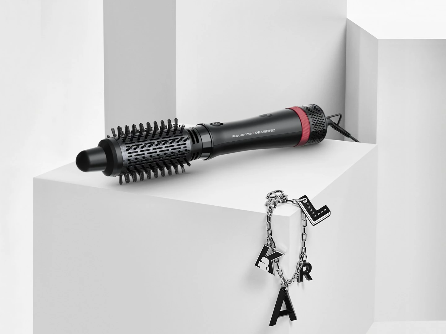 Furçë me ajër të nxehtë Rowenta CF634L, 800 W, 5 aksesorë, e zezë/kuqe