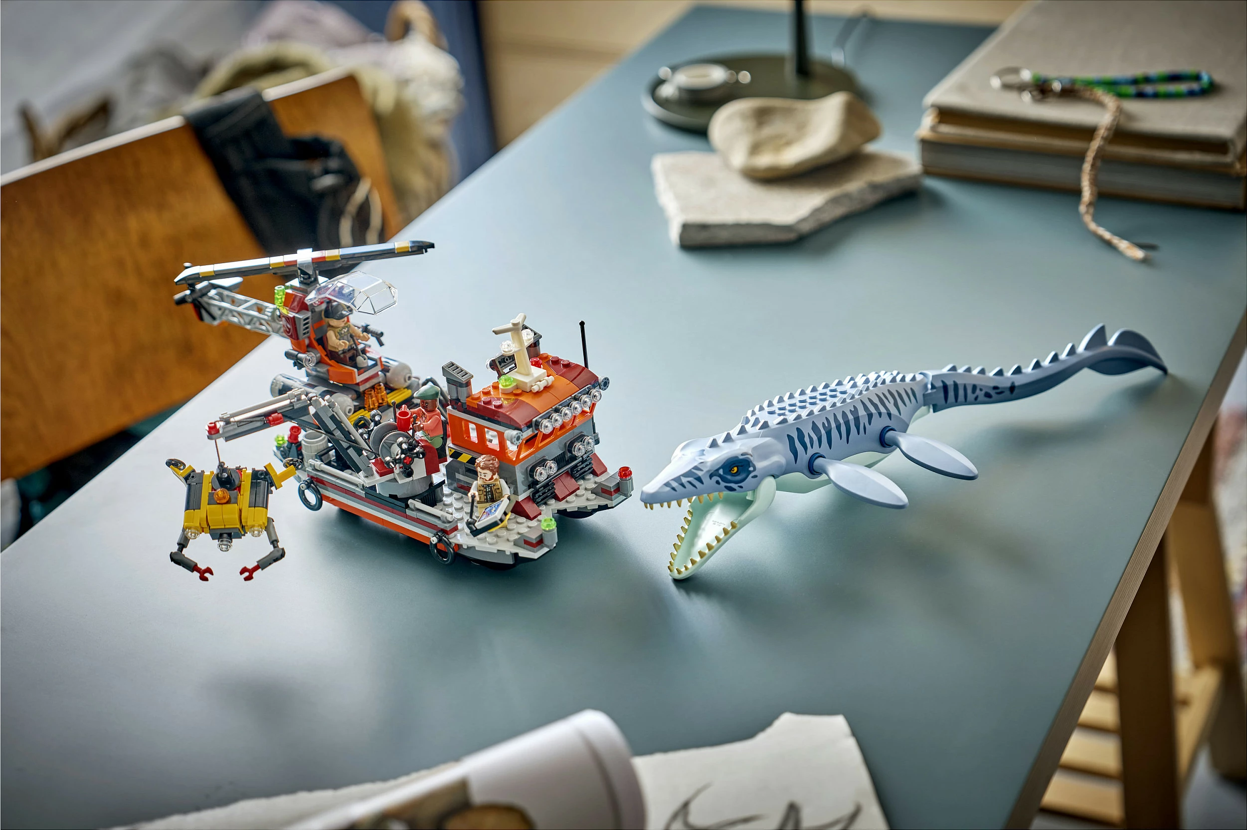 Set LEGO Jurassic World 77983 Mosasaurus Boat Attack, 703 copë