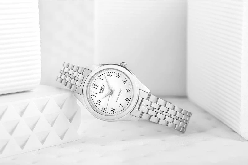 Orë dore për femra Casio, argjend