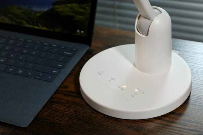 Llambë tavoline LED smart TaoTronics TT-DL1055, ndriçim i rregullueshëm, temperaturë ngjyre e rregullueshme, e bardhë