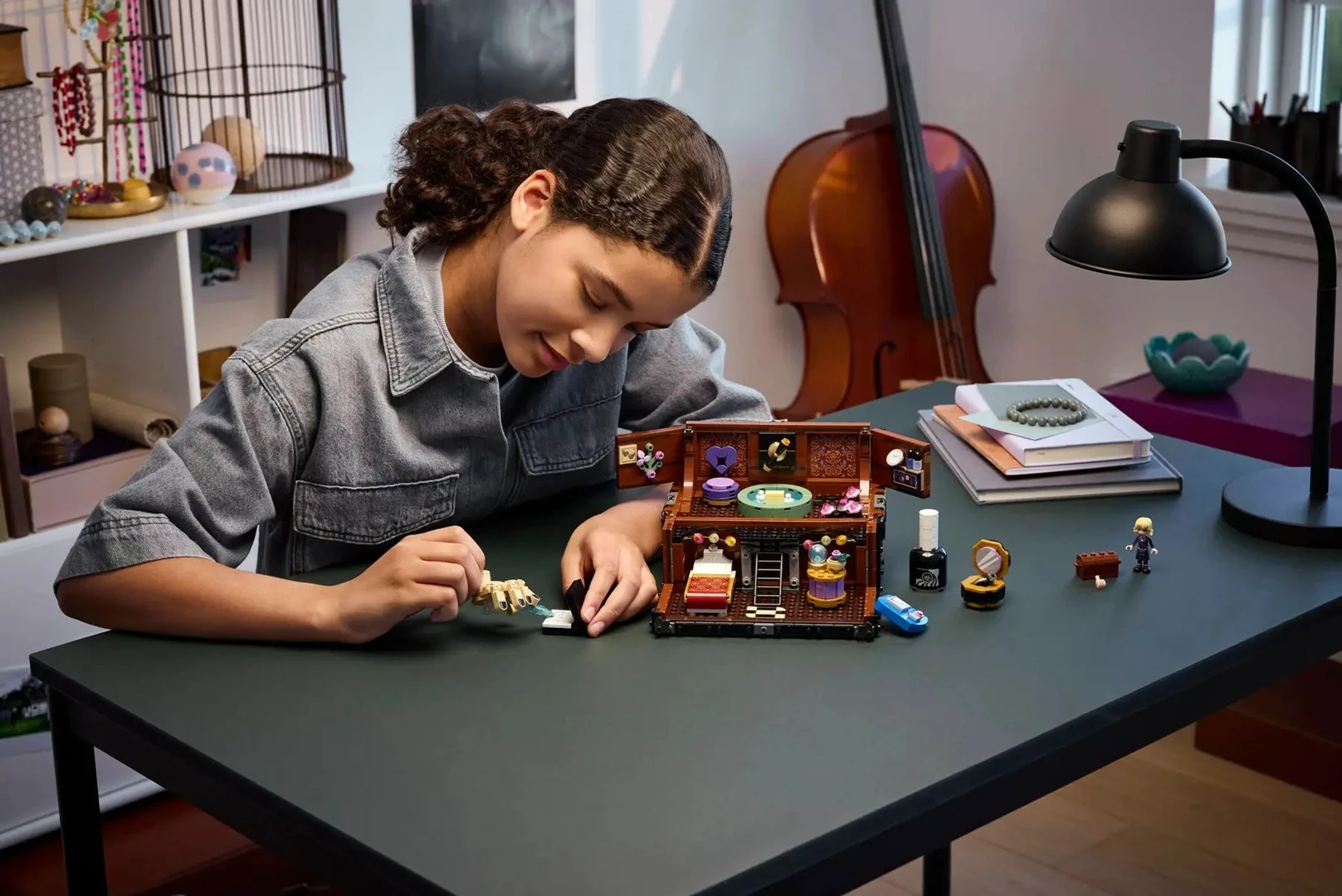 Set LEGO Wednesday Thing's Apartment 76785, 828 pjesë, për fëmijë 10+