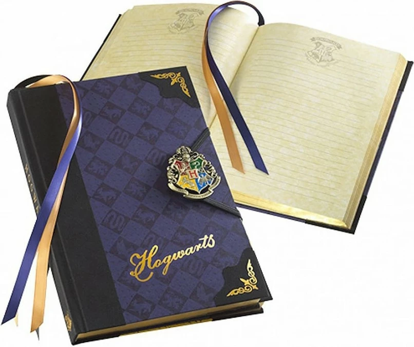 Fletore NOBLE COLLECTION Harry Potter Hogwarts, me kapëse metalike, skaje të arta, 2 shirita shënues, blu