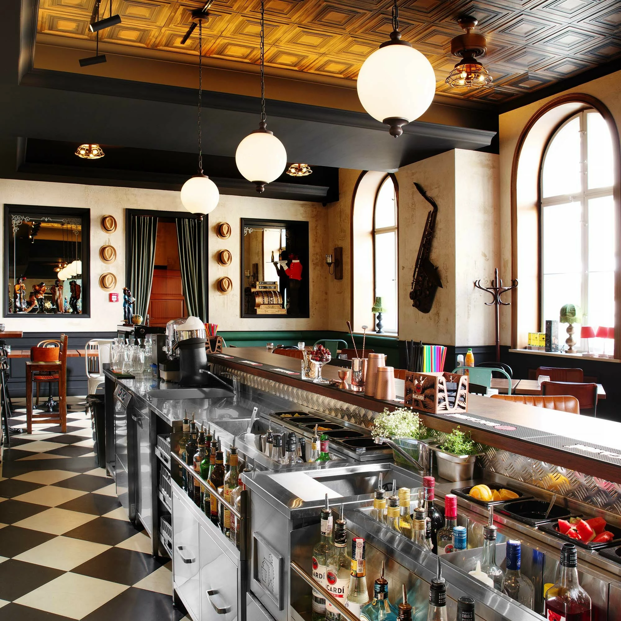 stacion qoshe bar, Barmatic Oxygen 817483, AISI 304 çelik inox, 650x650x(H)900 mm, me lavaman të fshehur dhe shplarës kanash, argjendti