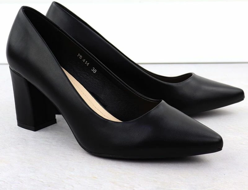 Këpucë me takë të trashë për femra LEONE PB414, të zeza