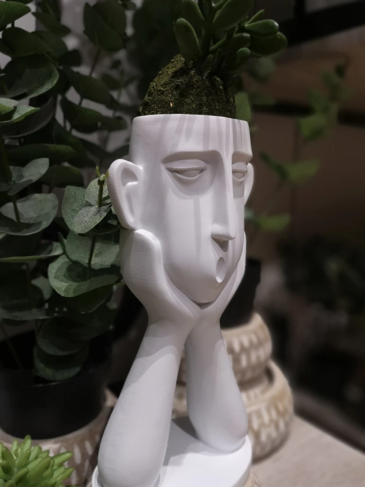 Vazo dekorative ROMANCE, figurë, polirezine, e bardhë, 13x9x26 cm