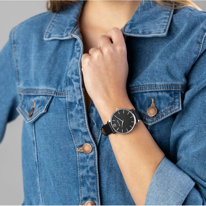 Orë dore femra Paul Lorens, e zezë