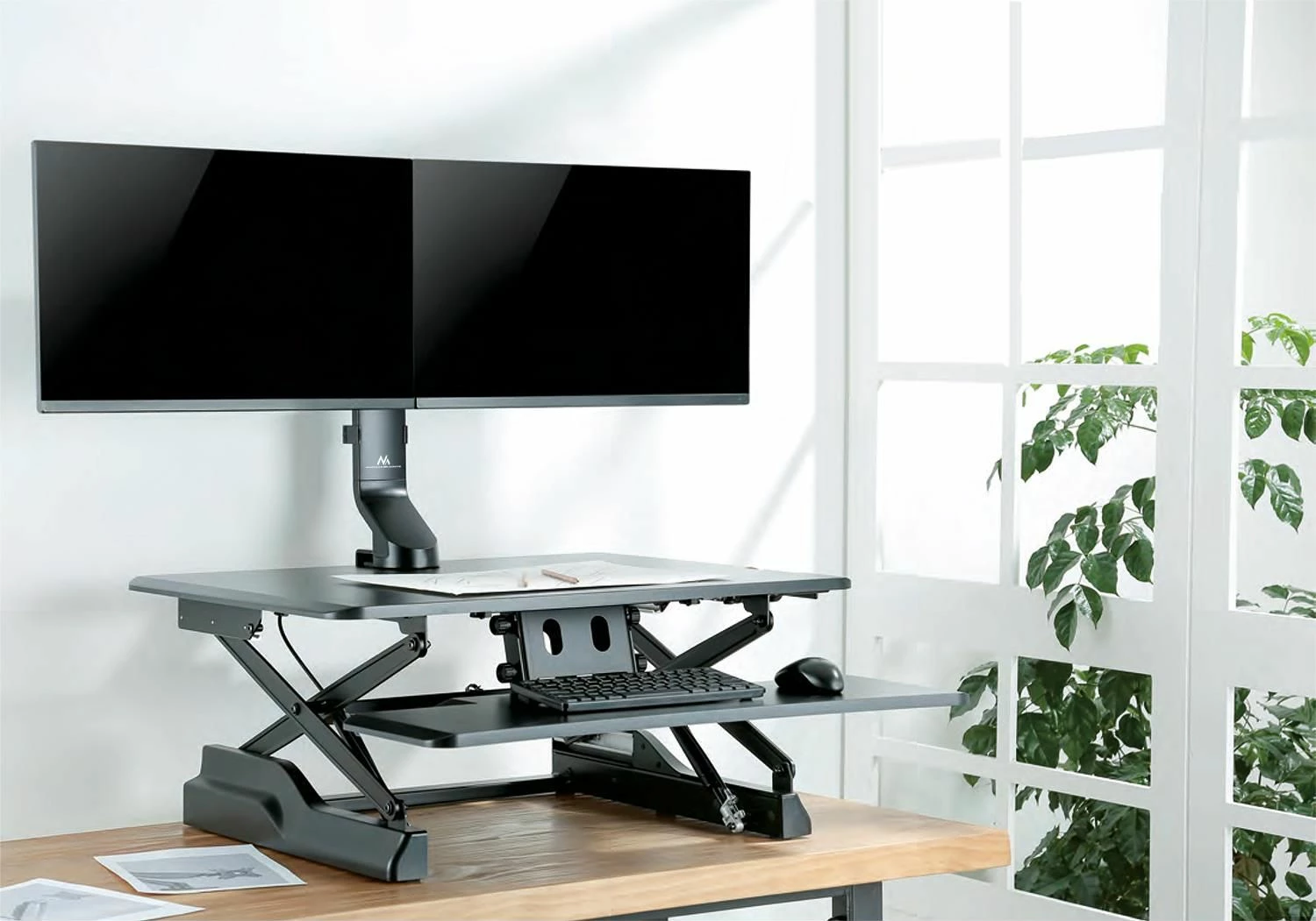 Mbajtëse tavoline për 2 monitorë Maclean MC-854 17"-27" VESA 75x75/100x100, e zezë