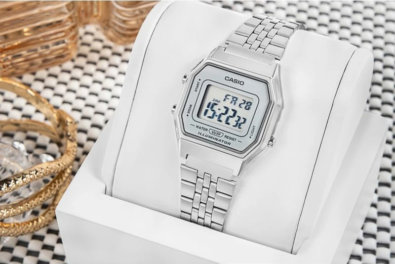Orë dore digjitale për femra CASIO, argjend