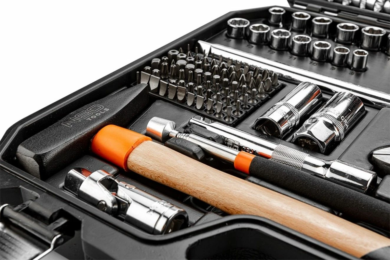 Set veglash Neo 08-945 143 copë (1/2\" & 1/4\"), portokalli/zezë, në valixhe