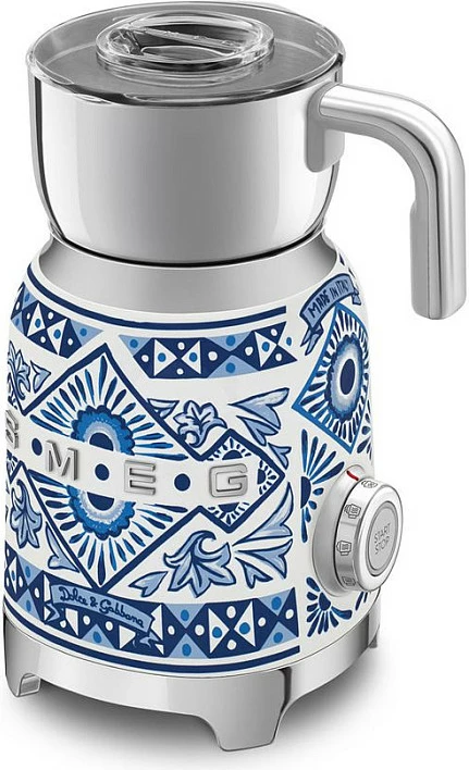 Shkumëzues qumështi Smeg MFF01DGBEU Dolce & Gabbana Blu Mediterraneo, blu/bardhë