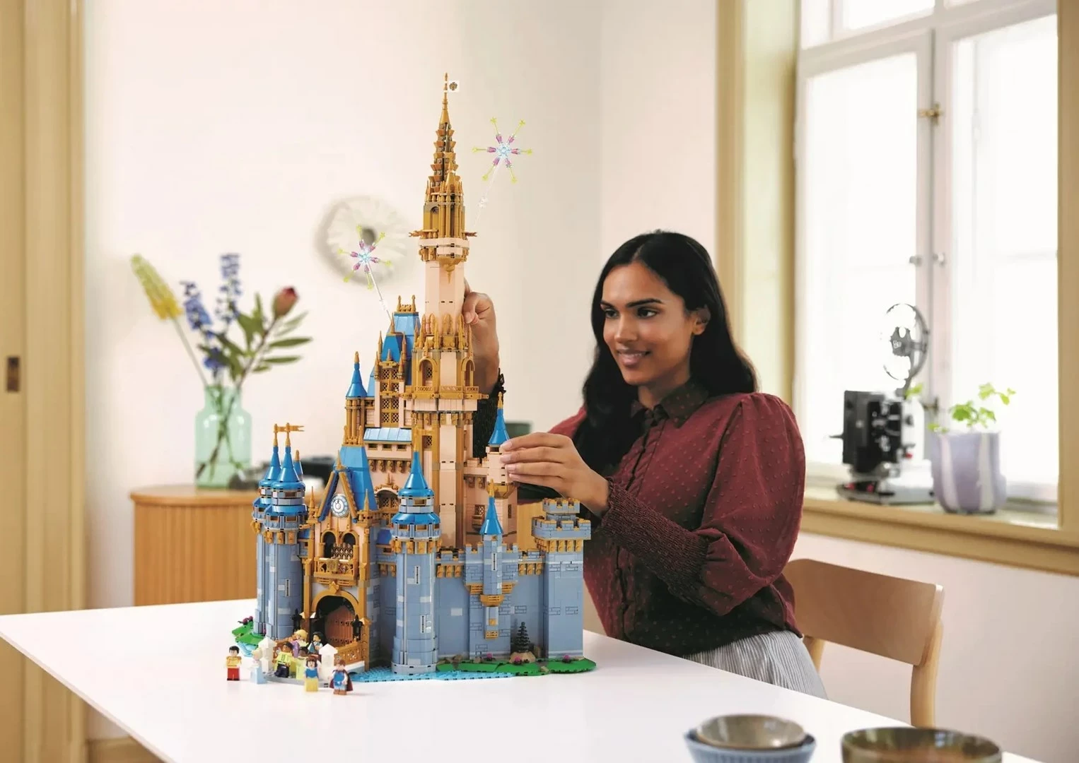 Set LEGO Disney Castle 43222, 4857 pjesë, me 8 minifigura