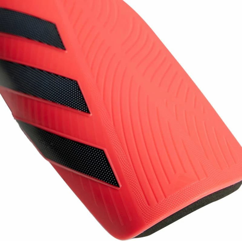 Mbrojtëse këmbësh adidas, të kuqe [Madhësia: M]