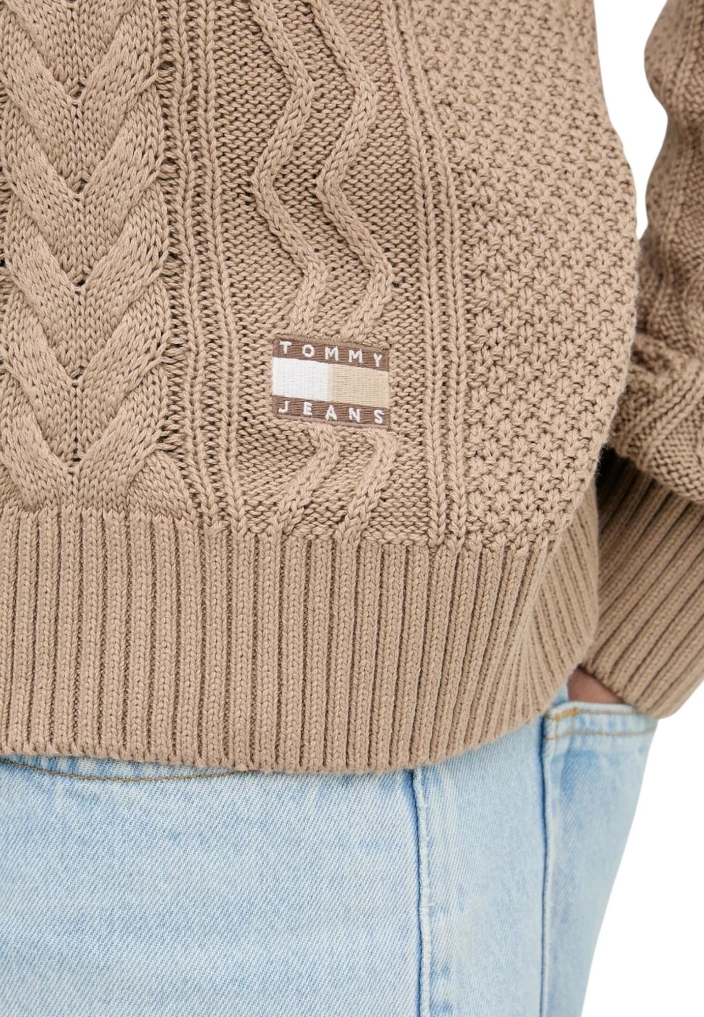 Xhemper për meshkuj Tommy Hilfiger Jeans TJM SLM BADGE CABLE DM0DM22101, bezhë e errët [Madhësia: S]