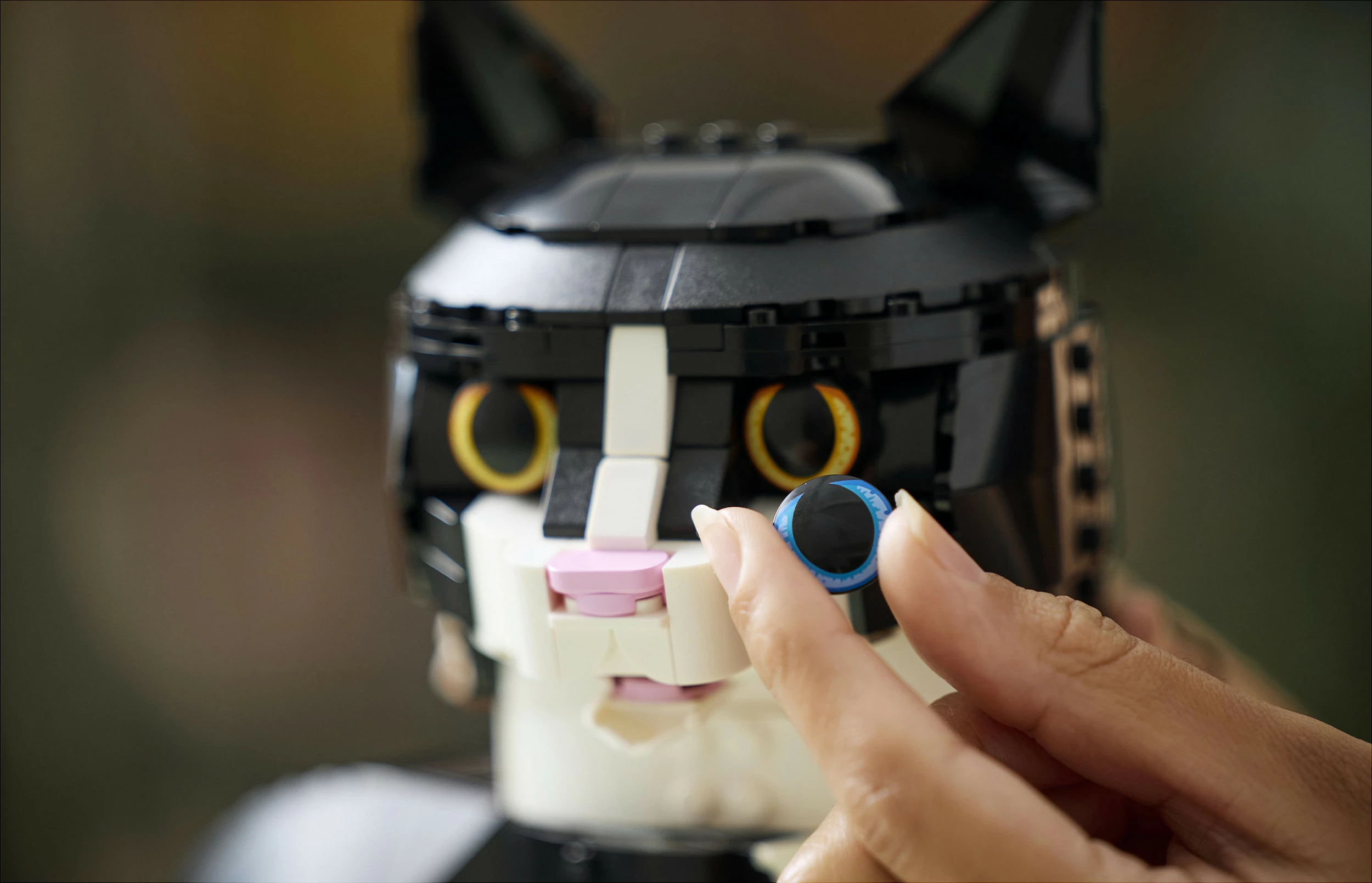 Set ndërtimi LEGO Ideas Tuxedo Cat 21349, 1710 pjesë, 18+, zi/bardhë