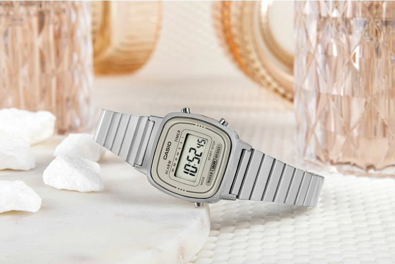Orë dore digjitale femra CASIO LA670WEA-8AEF, argjend