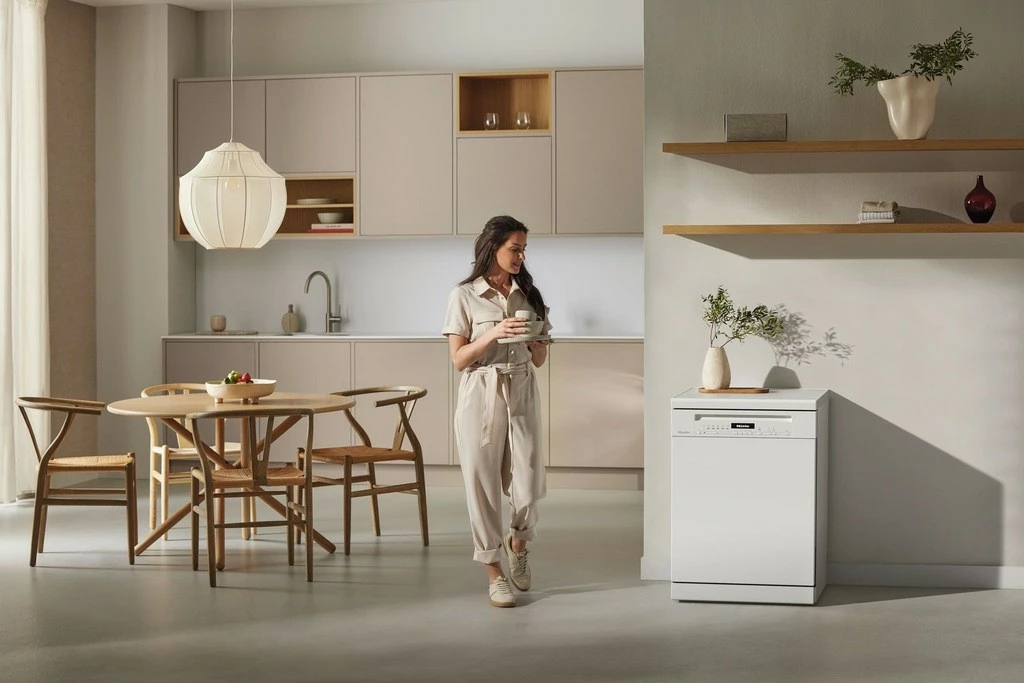 Lavastovilje Miele G 7130 SC AutoDos, 14 servise, e pavarur, e bardhë