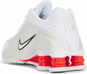 Atlete për femra Nike Shox R4 AR3565-103 [Madhësia: 40]