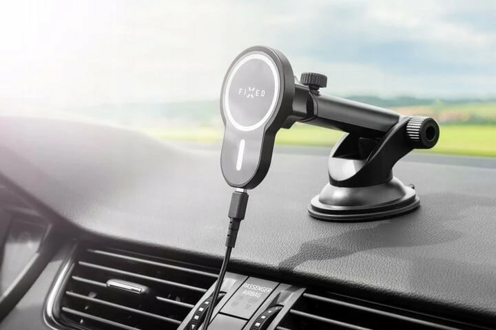 Mbajtës celulari për veturë Fixed MagClick XL FIXMCLI-XL-BK, MagSafe, karikim pa kabllo 15W, i zi, set me adapter ventilimi + kabllo USB-C 1m