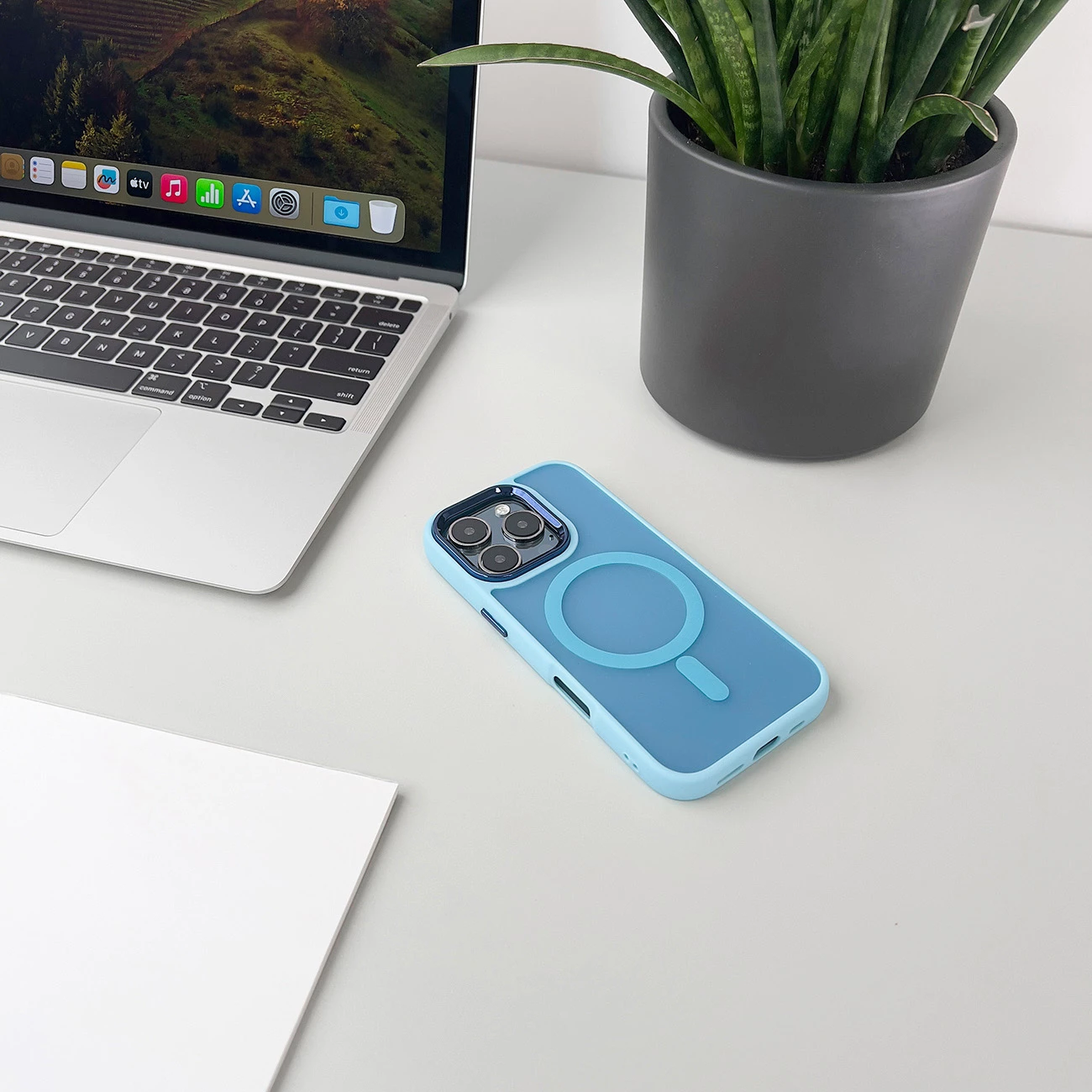 Mbështjellës Hurtel Magnetic Collection MagSafe për iPhone 16 Pro, TPU, kaltër e çelët