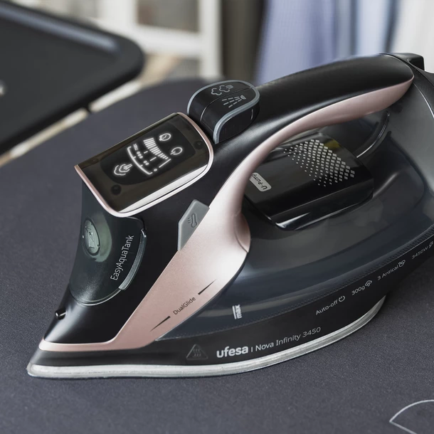 Hekur me avull UFESA Nova Infinity 80106062 3450W 350ml, zi/rozë ari