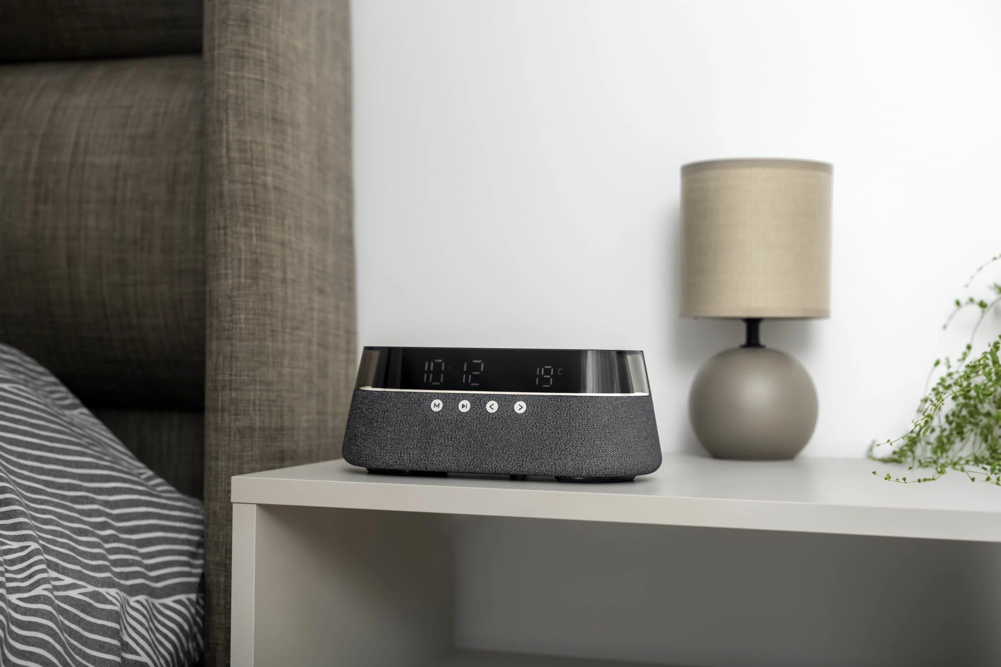 Altoparlant Bluetooth Moye Hemera 15W, orë alarmi me FM radio, dritë nate RGB, karikim pa kabllo Qi 5-15W, bateri 1800mAh, USB-C, zi/gri