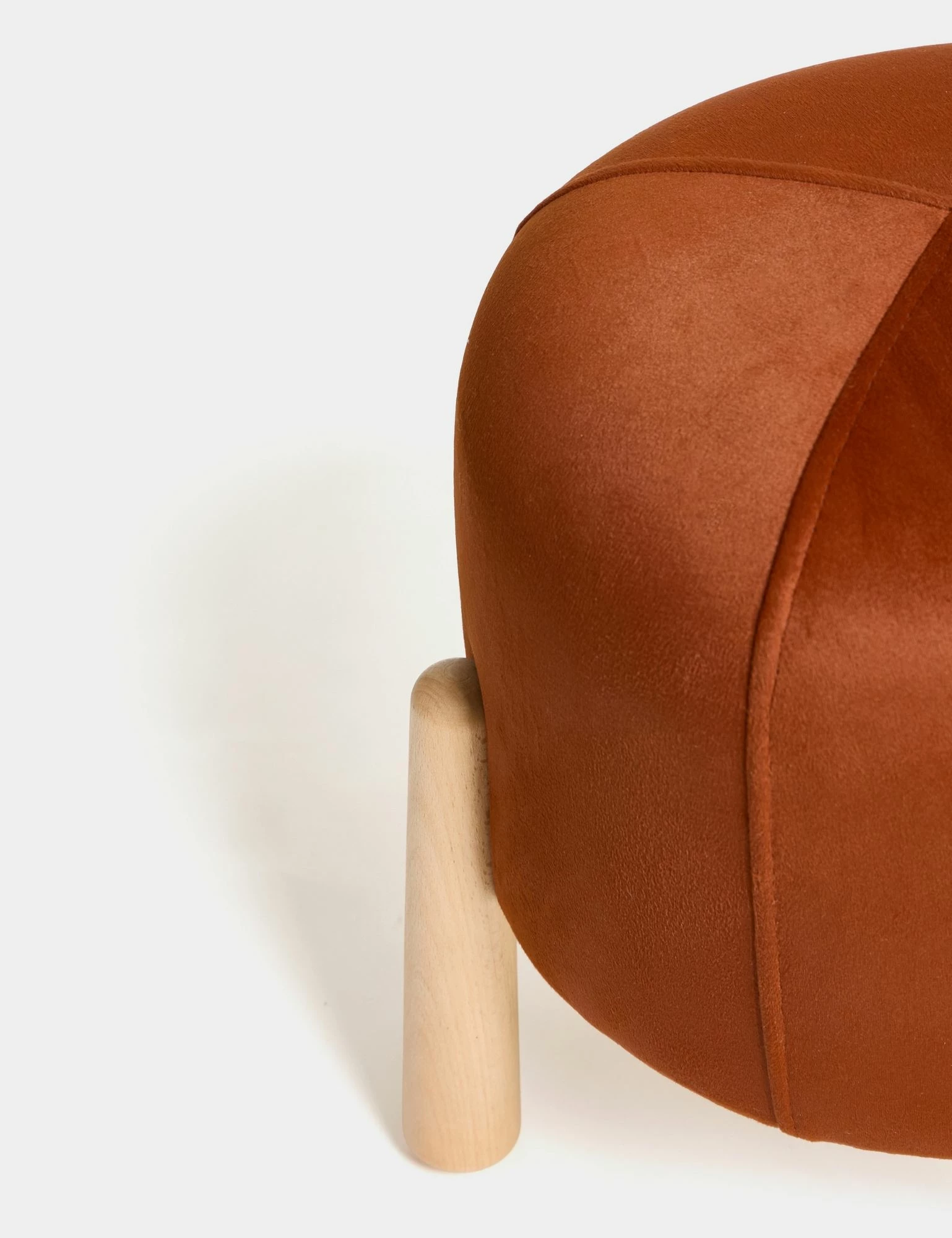 Tufet Floki, portokalli, këmbë druri, Atelier del Sofa