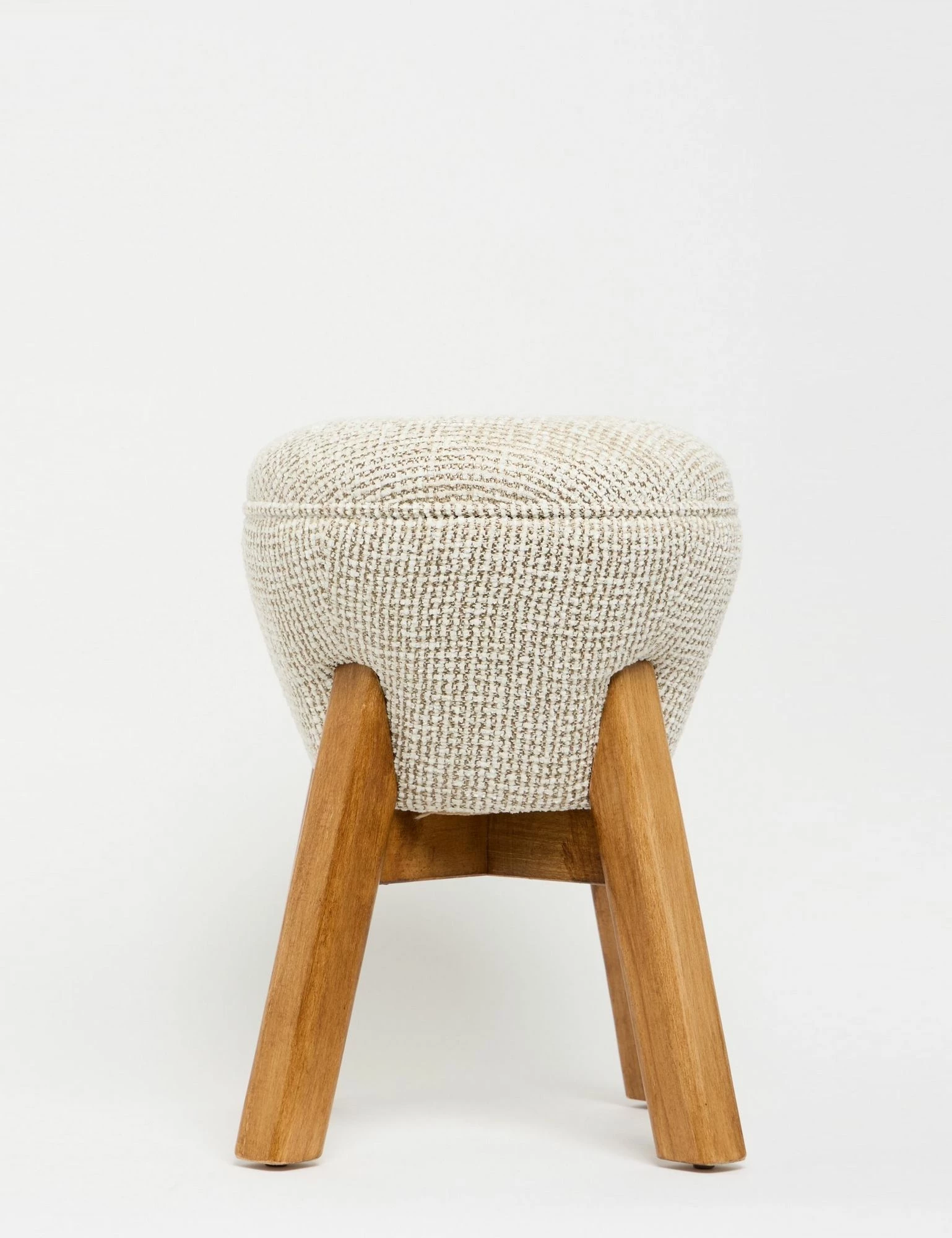 Tufet Hermod, krem dhe arre, Atelier del Sofa