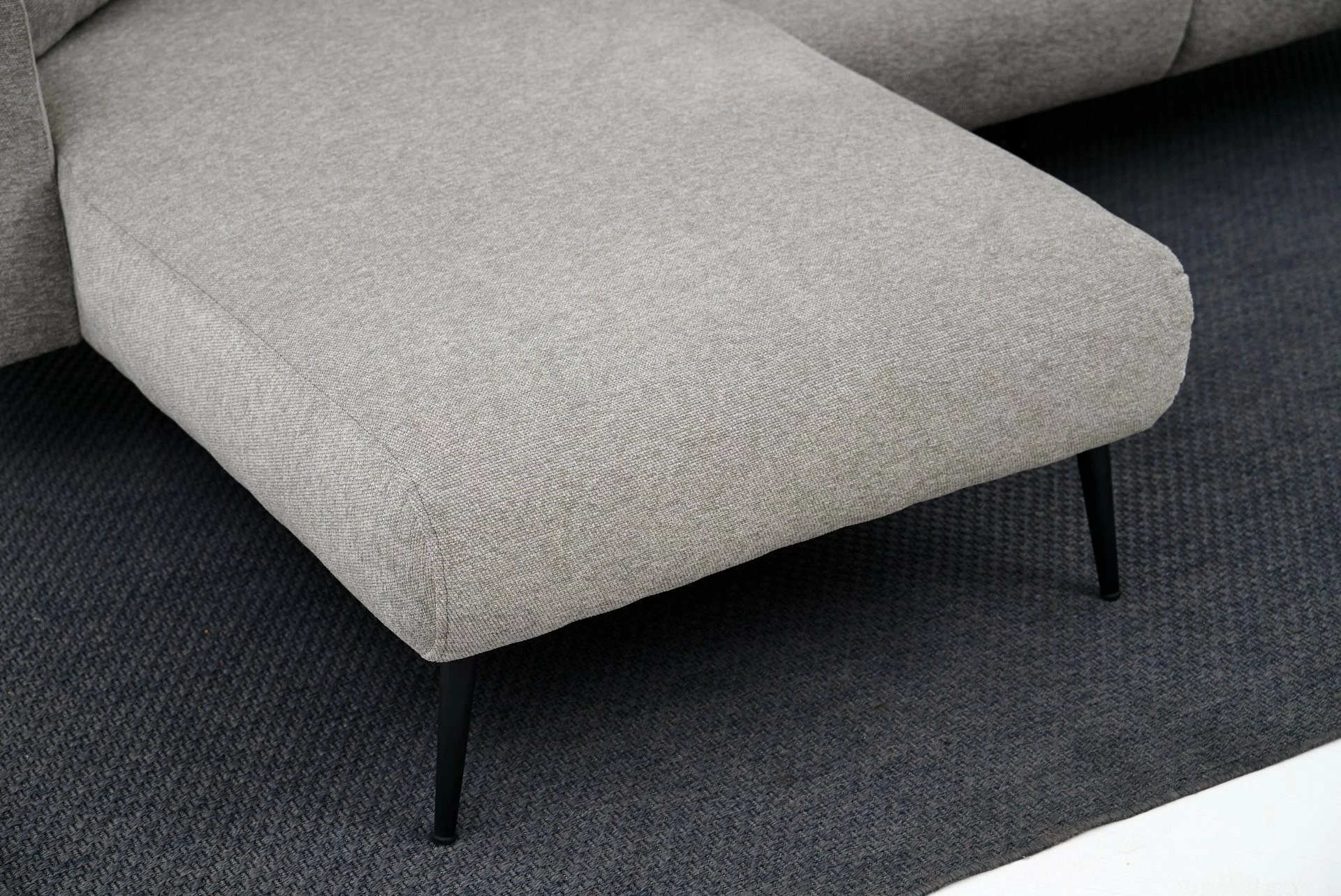 Këndare Atelier del Sofa, anash majtas, ngjyrë gri e çelët