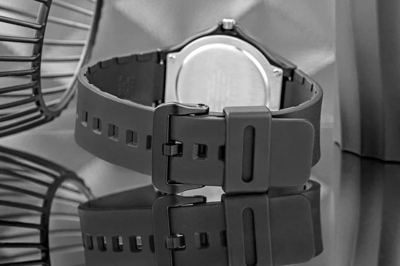Orë dore për meshkuj Casio MW-240-7EVEF, e zezë, me kuti