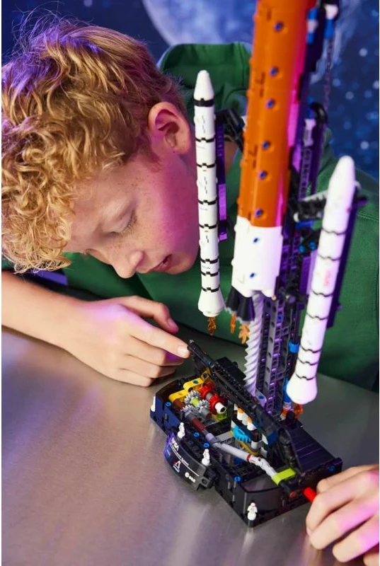 Lego Technic raketë NASA Artemis, fëmijë