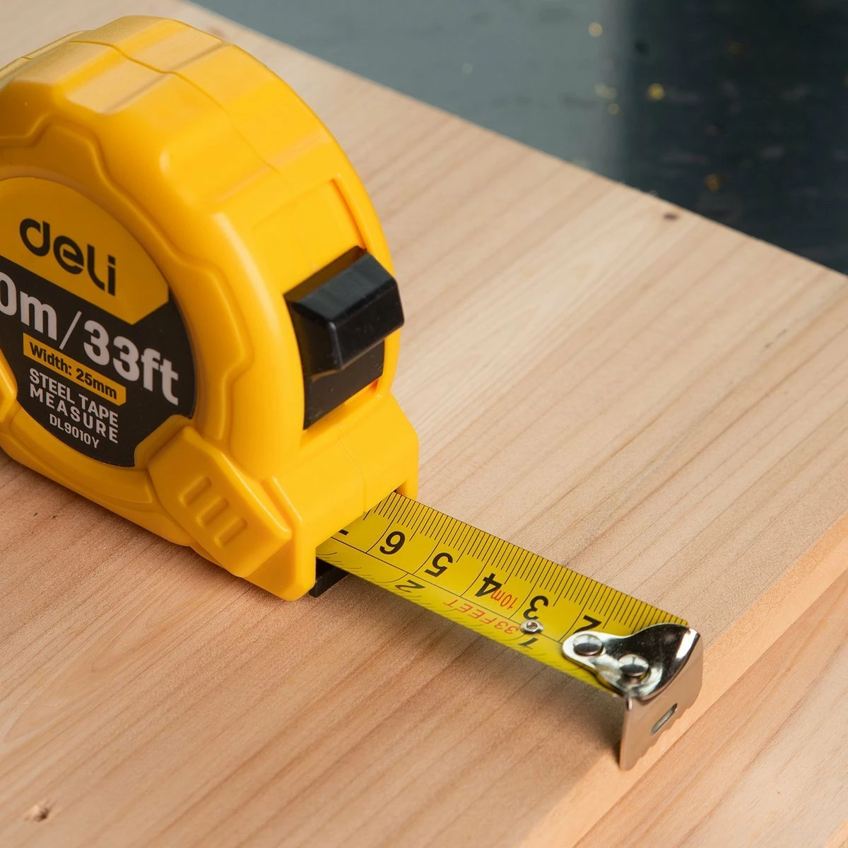 Metër çeliku Deli Tools EDL9010Y, 10m/25mm, verdhë